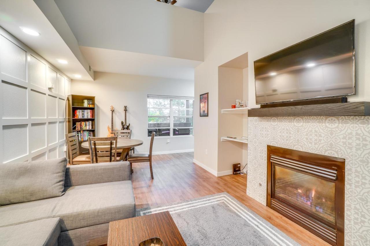 Aurora Townhome With Fireplace, 16 Mi To Dia! Exterior photo